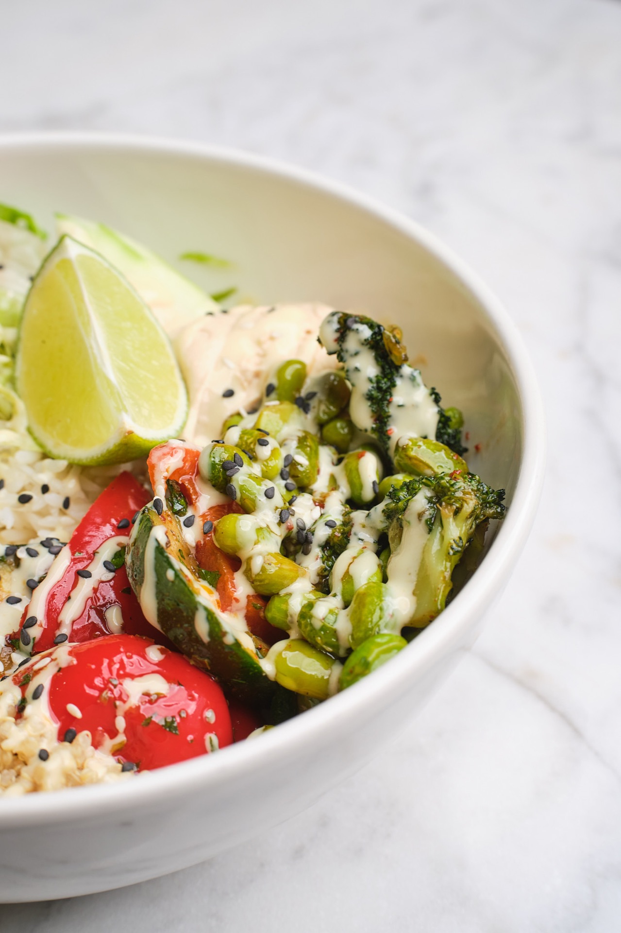 Frische Caprese mit Mozzarella und Tomaten — Sonntagsfrühstück im Café Miro