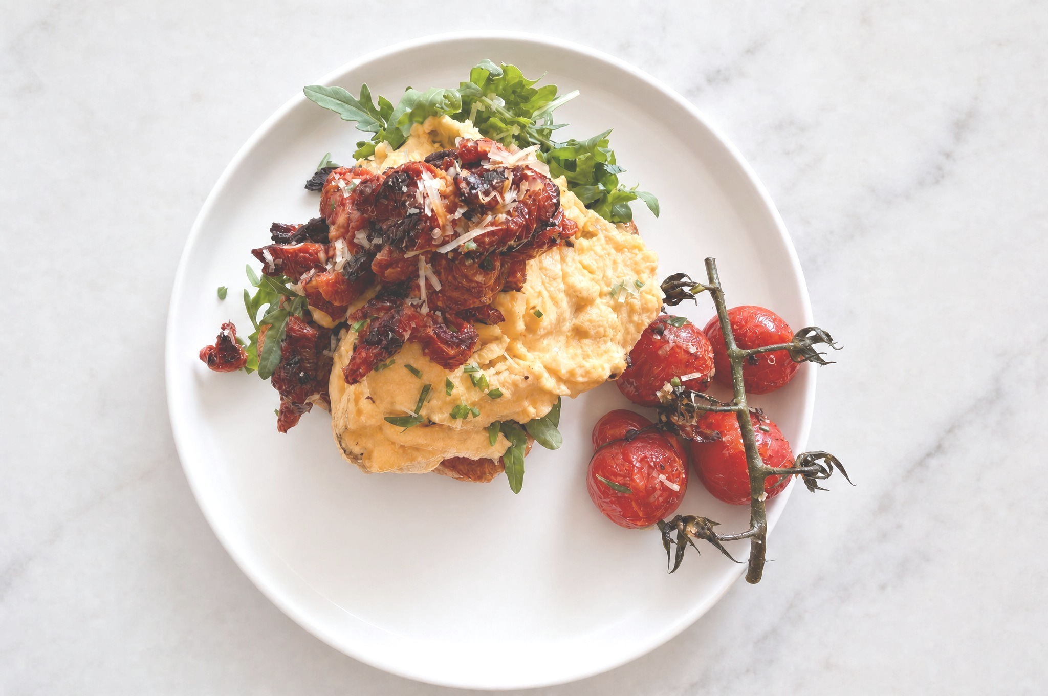 Brioche with scrambled eggs, parmesan, truffle oil and sun-dried tomatoes — Café Miro