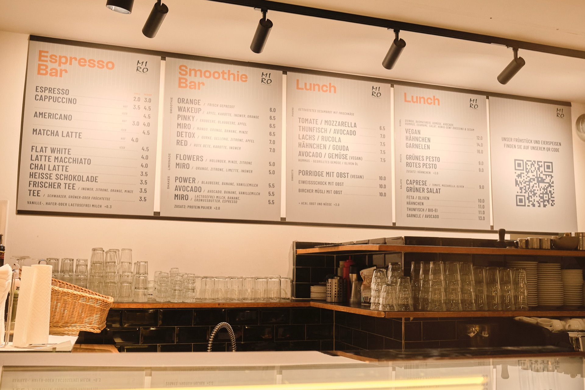 Espresso Bar und Tresen im Café Miro Berlin Charlottenburg — Bester Kaffee nahe Ku'damm